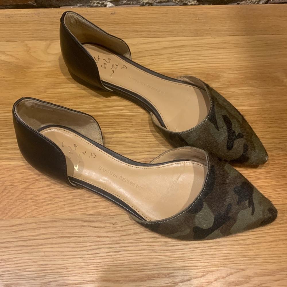 Banana Republic Camo D’Orsay Flat. 6.5